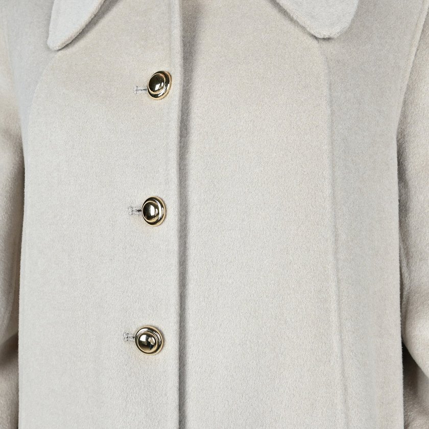 100% wool with buttons GB