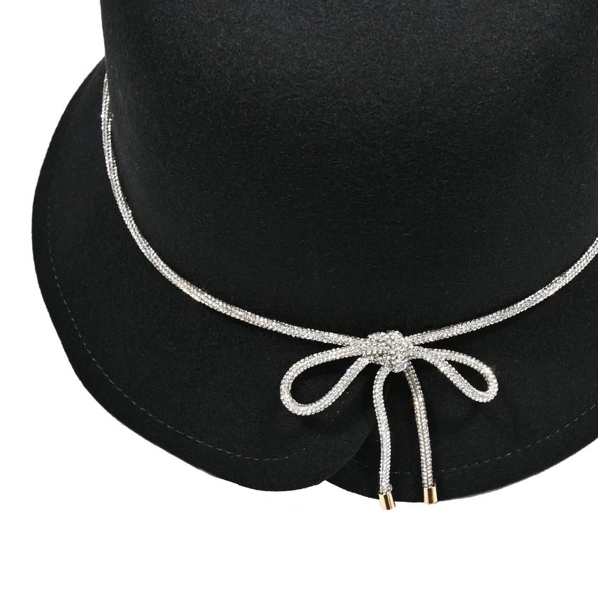 Wool hat with bright GB