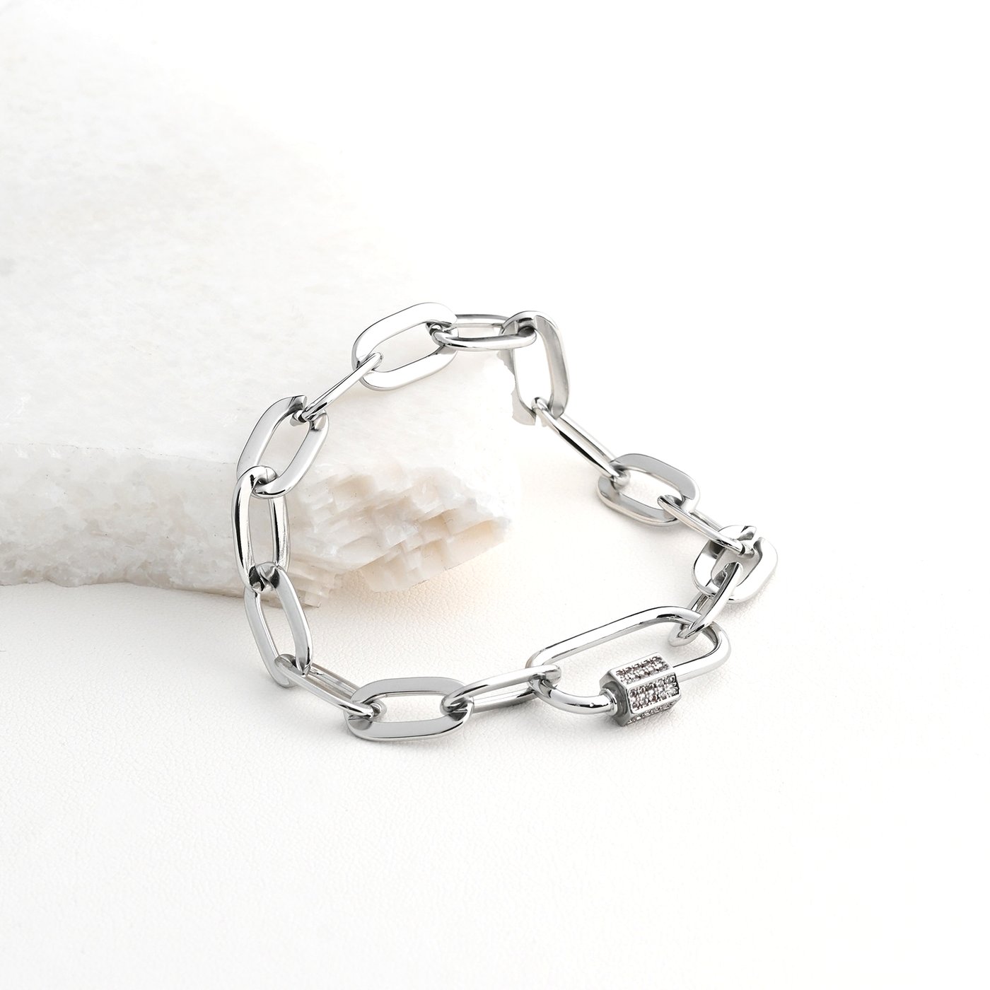 Glamour bracelet with simple clasp