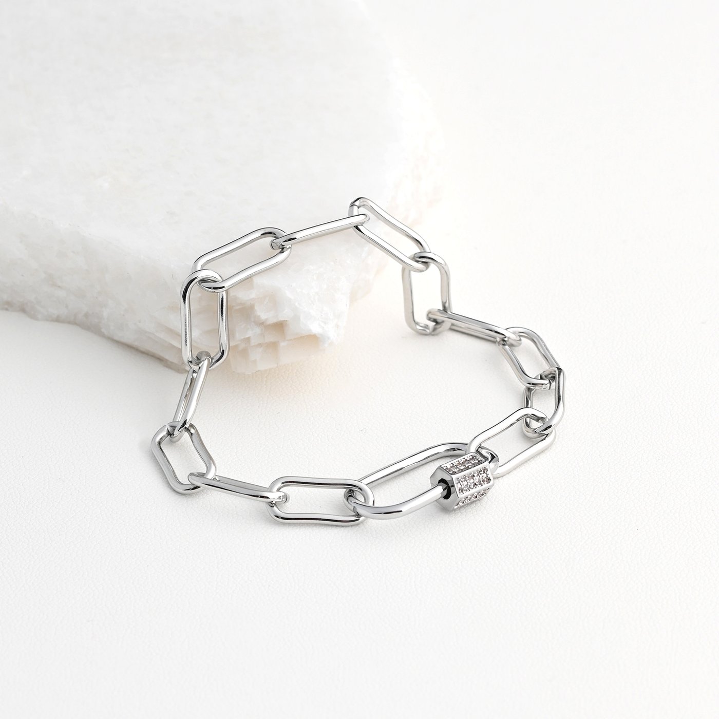 Glamour bracelet with diamond clasp