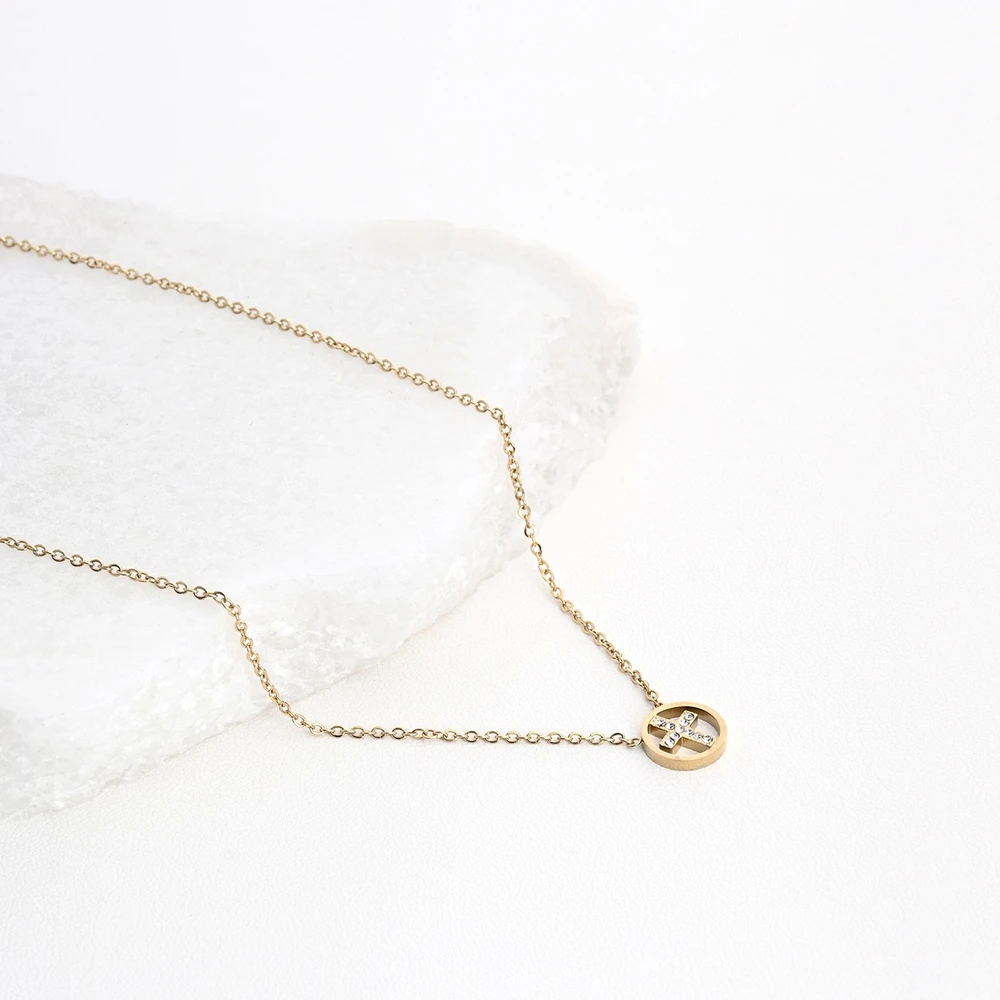 Collier en acier croix avec brilliantes GB