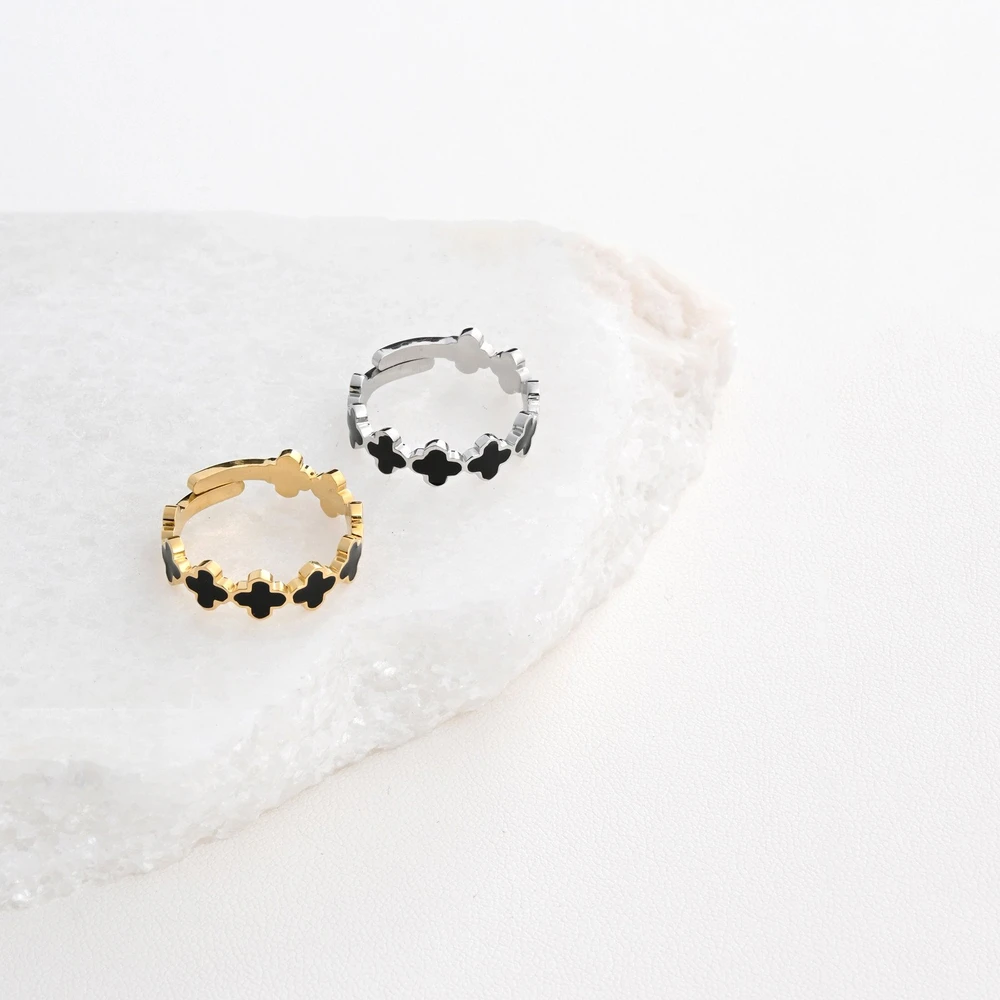 Anillo ajustable acero tréboles negros GB