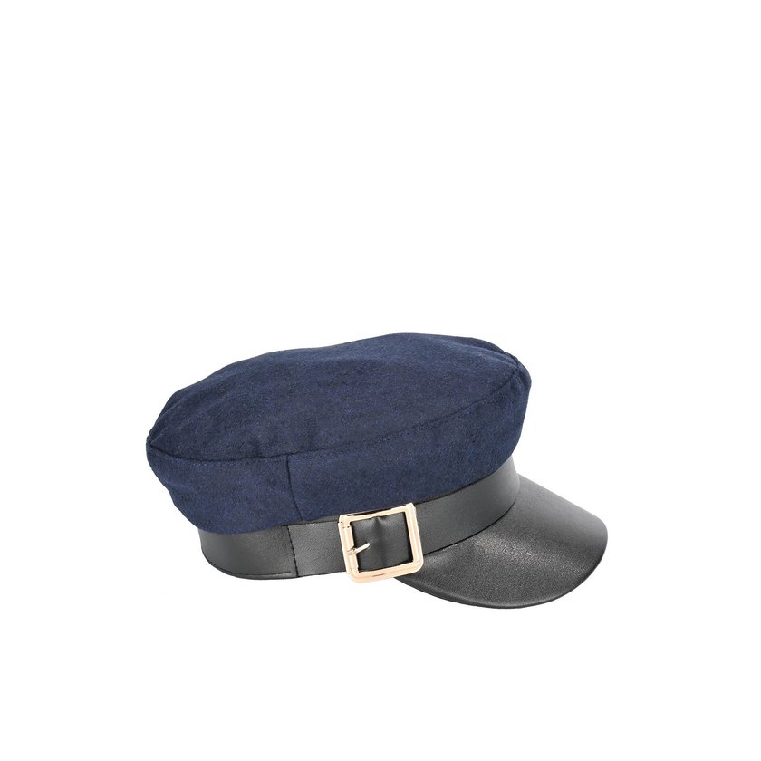 Beret with golden buckle GB