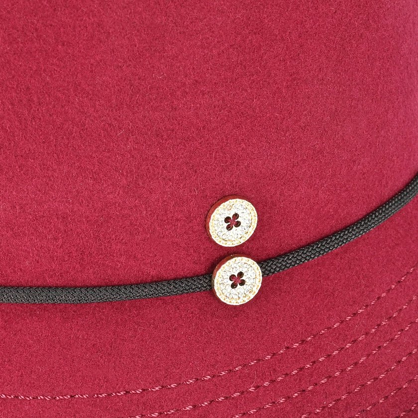 Fur hat with buttons GB