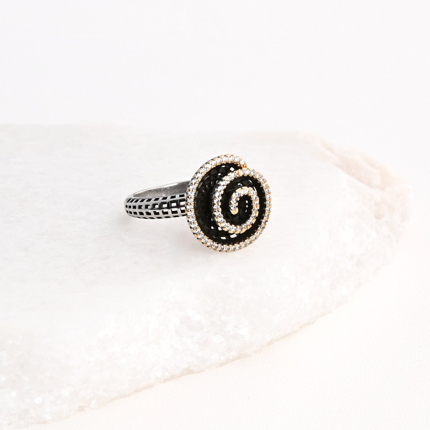 Anello rodiato a spirale GB