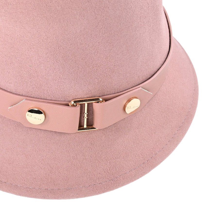 Chapeau de laine avec boucle doré GB