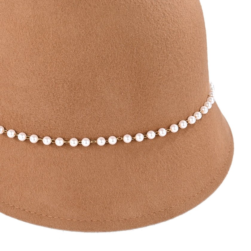 Chapeau de laine avec boucle et perles GB