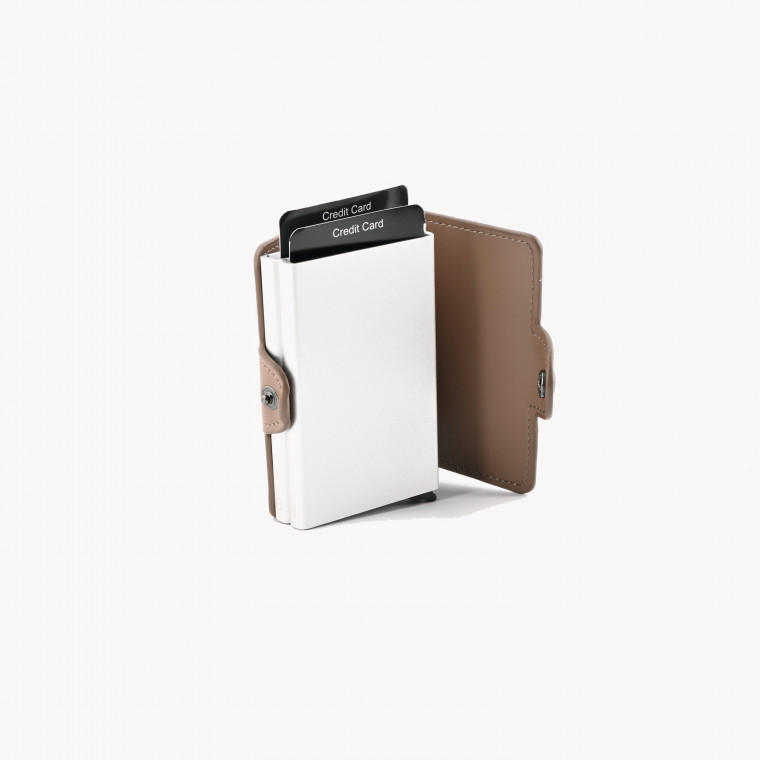 Porta-tarjeta marrón en cuero con doble compartimiento GB