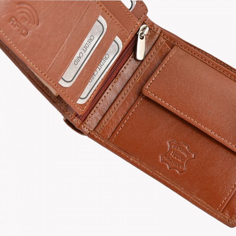 Men&#039;s leather wallet with GB clasp