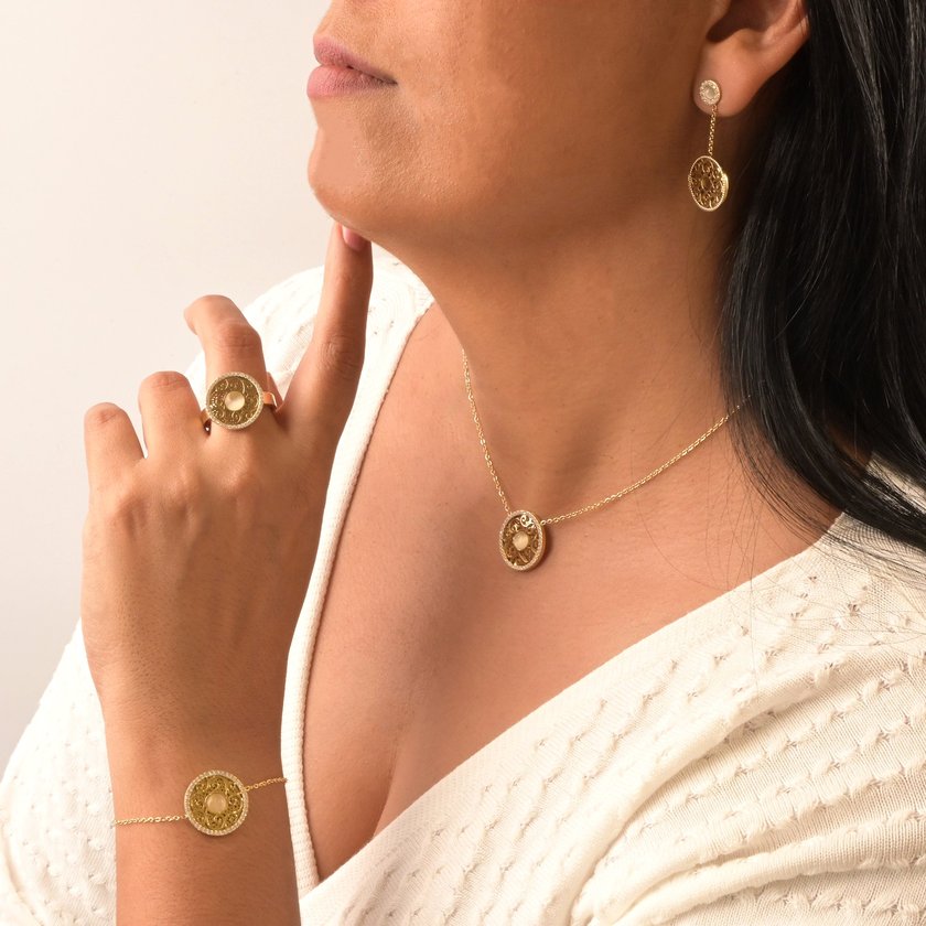 Colar em aço textura e pedra GB