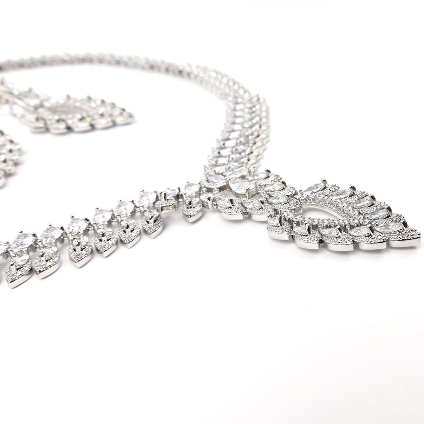 Semi precious set drop GB
