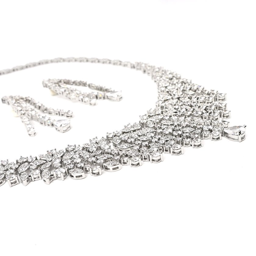 Semi precious set leaf shape GB