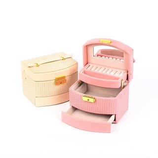 Jewellery box with fence GB