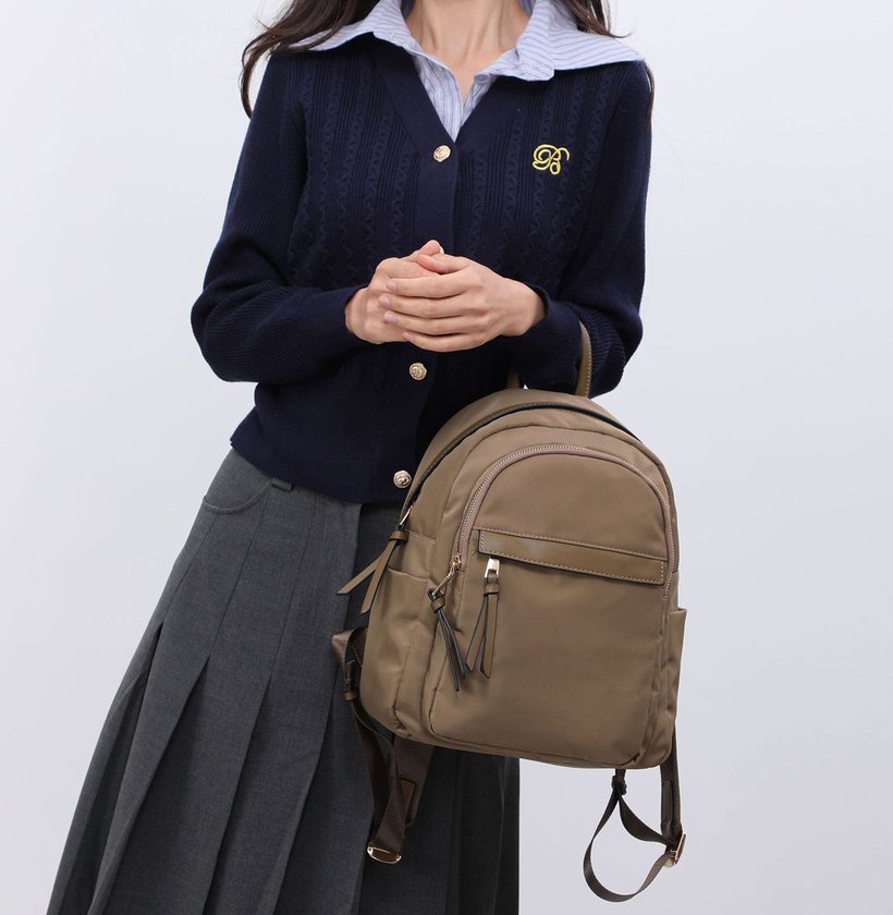 Mochila de nailon con correas ajustables GB