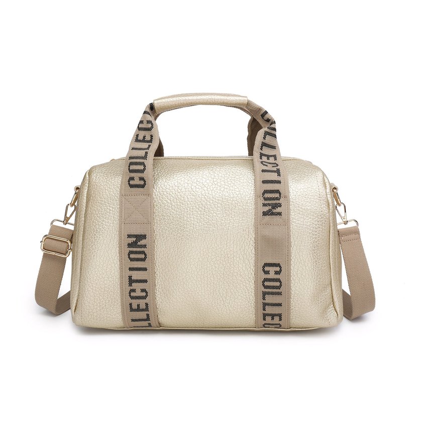 Synthetic travel bag with detail on the handles GB