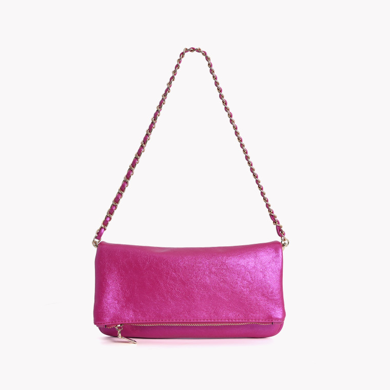 Bolso de hombro GB estilo clutch con textura metalizada