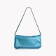 Bolso de hombro GB estilo clutch con textura metalizada