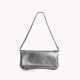 Bolso de hombro GB estilo clutch con textura metalizada