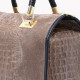 Sac en cuir façon besace avec texture GB