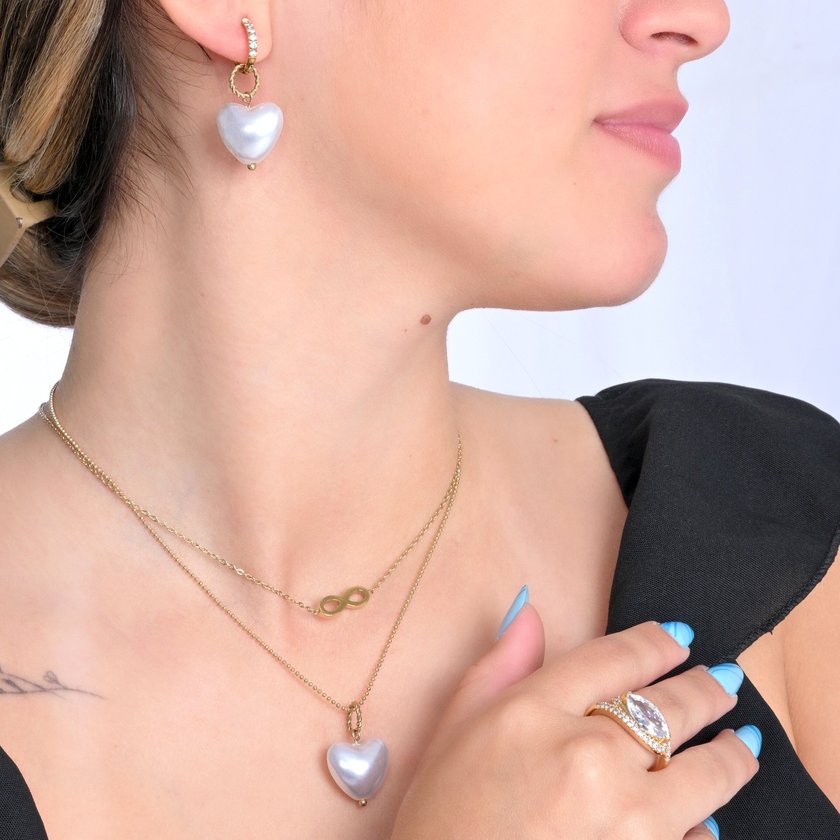 Collana in acciaio con perle e ciondolo GB