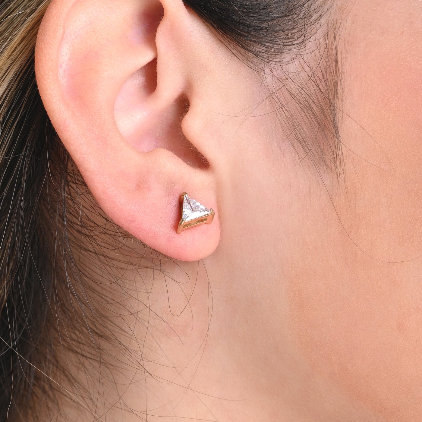 Steel earrings triangular stone GB