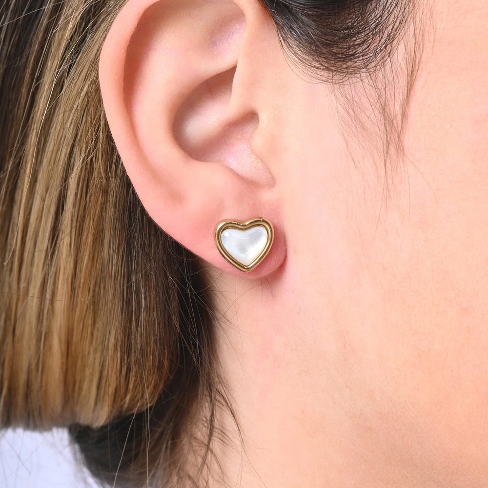 Earrings in mother of pearl heart GB