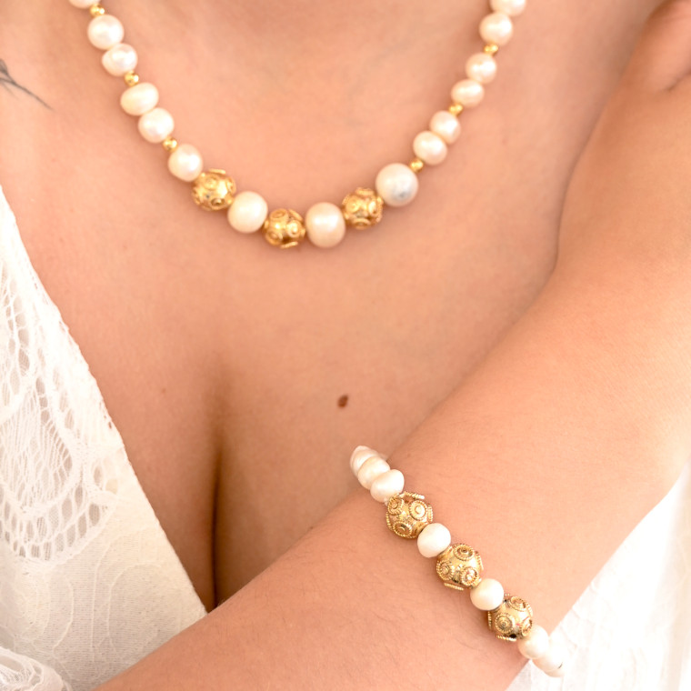 Gold plated pearls bracelet bolas de viana GB