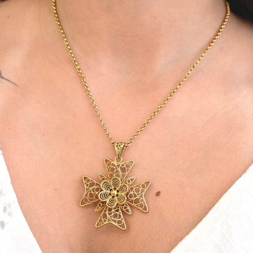 Collana semi preziose croce di malta GB