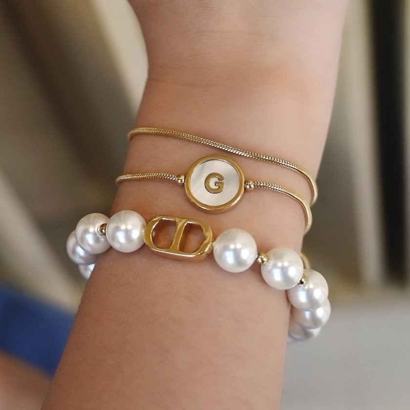 Pulsera en acero ajustable letra GB