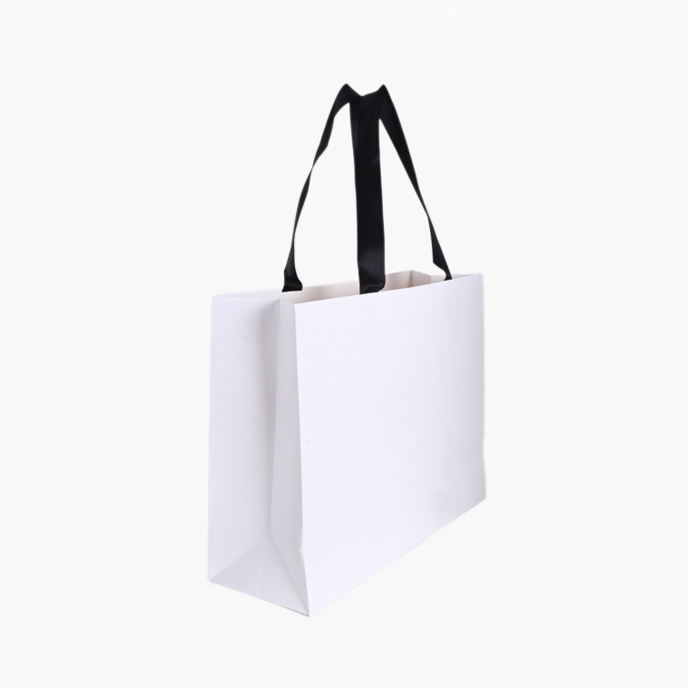 Bolsas de papel básicas con asa negra GB