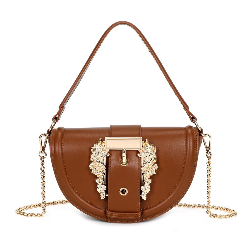 Bolsa formato meia lua com alça em corrente GB Bolsa formato meia lua com alça em corrente GB