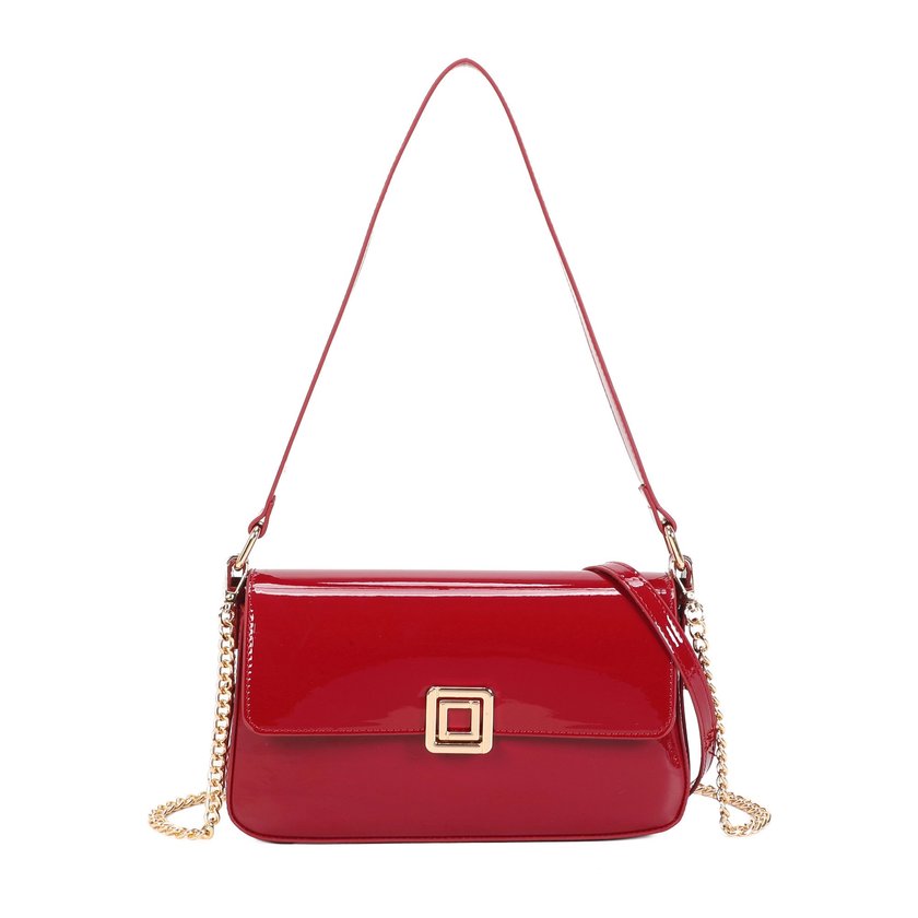 Borsa a tracolla in vernice con chiusura magnetica GB