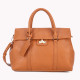 Mala do estilo Satchel com detalhes em pesponto GB