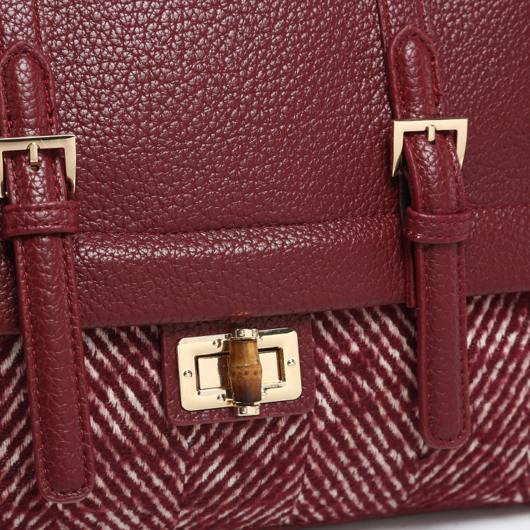 Doctor style bag with GB buckle details