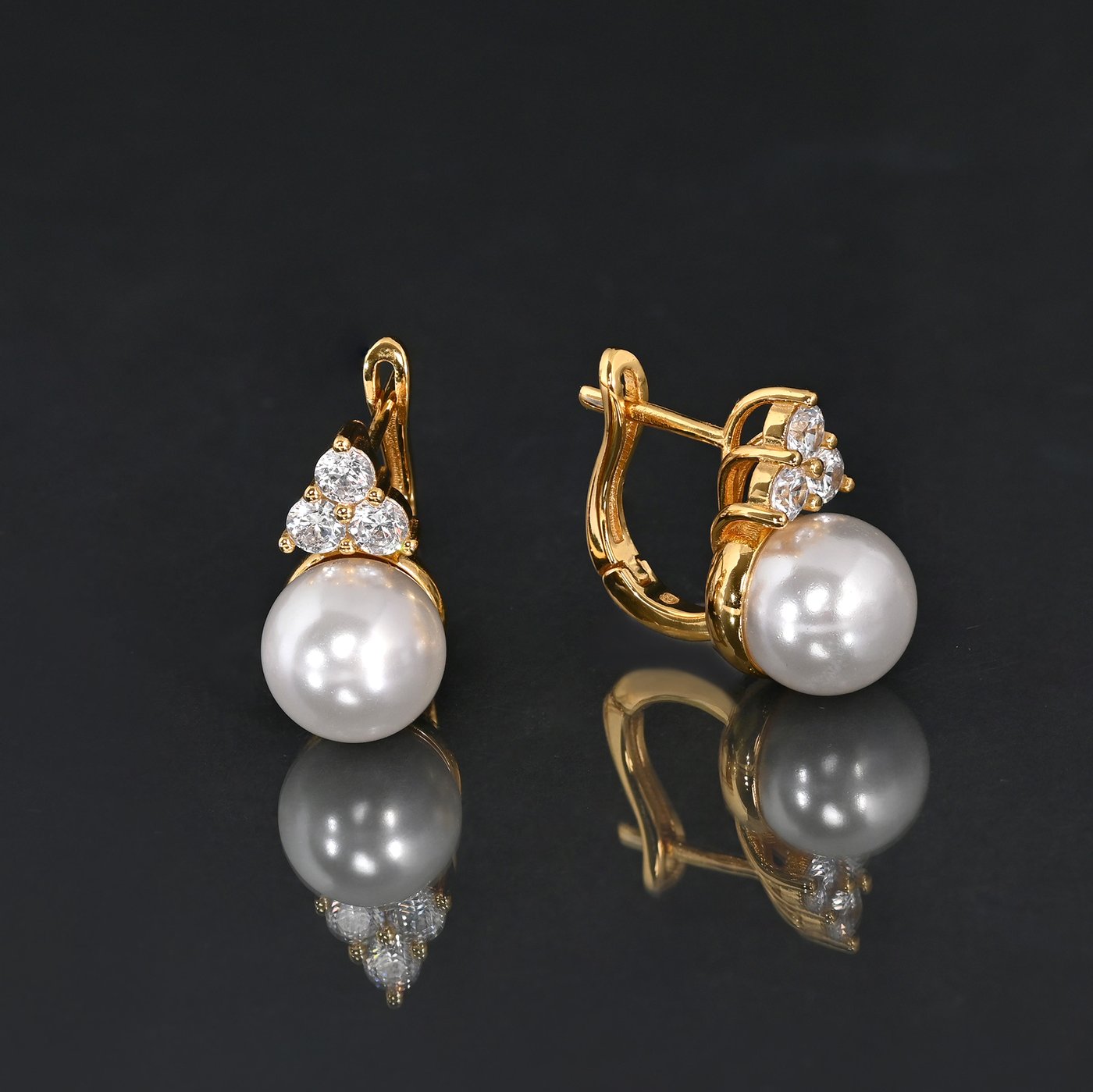 BeLove earrings with three zirconia