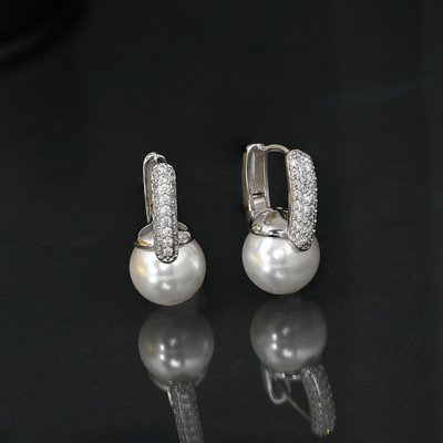 Boucles d\'oreille BeLove carrées avec perle