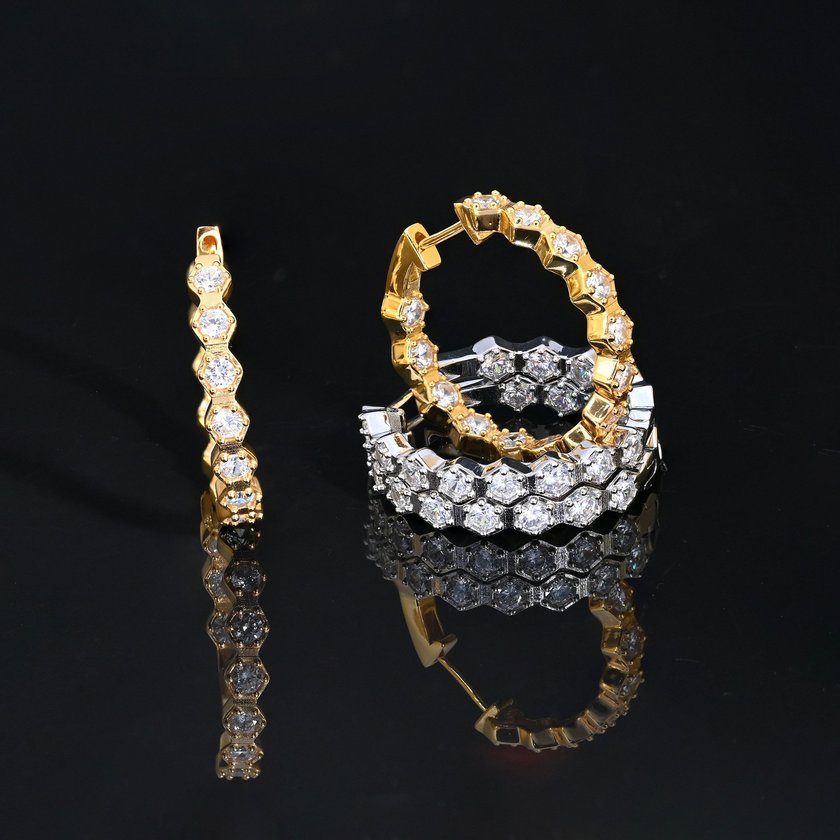 Boucles d'oreille BeLove géométriques avec zircones
