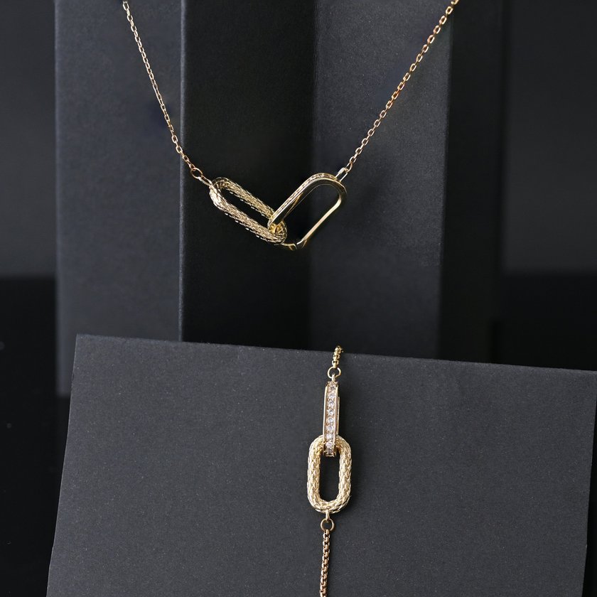 Steel necklace links intertwined GB
