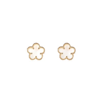 Steel earring with one white clover