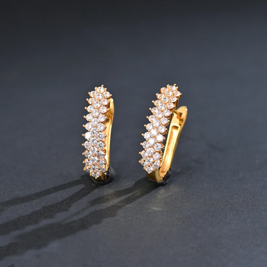 Boucles d\'oreilles BeLove ovales avec brillants