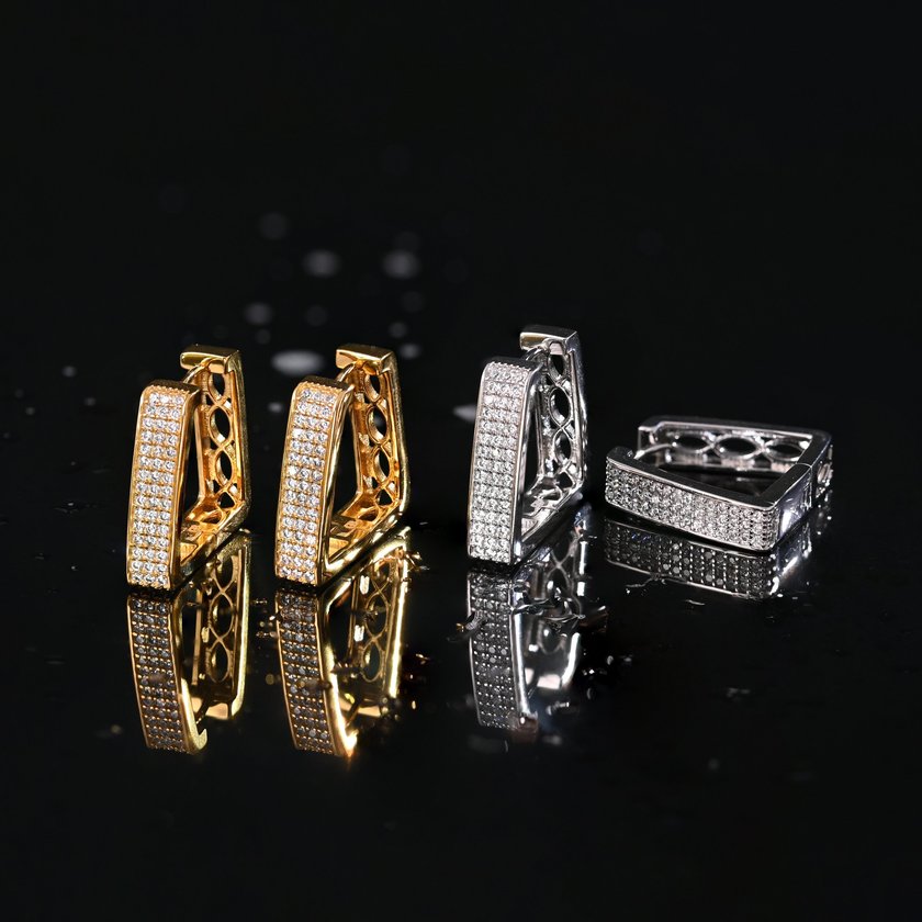 Boucles d'oreilles BeLove carrées avec brillants