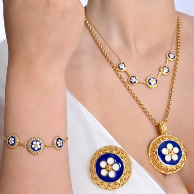 Gold plated necklace 5 traditional flowers GB