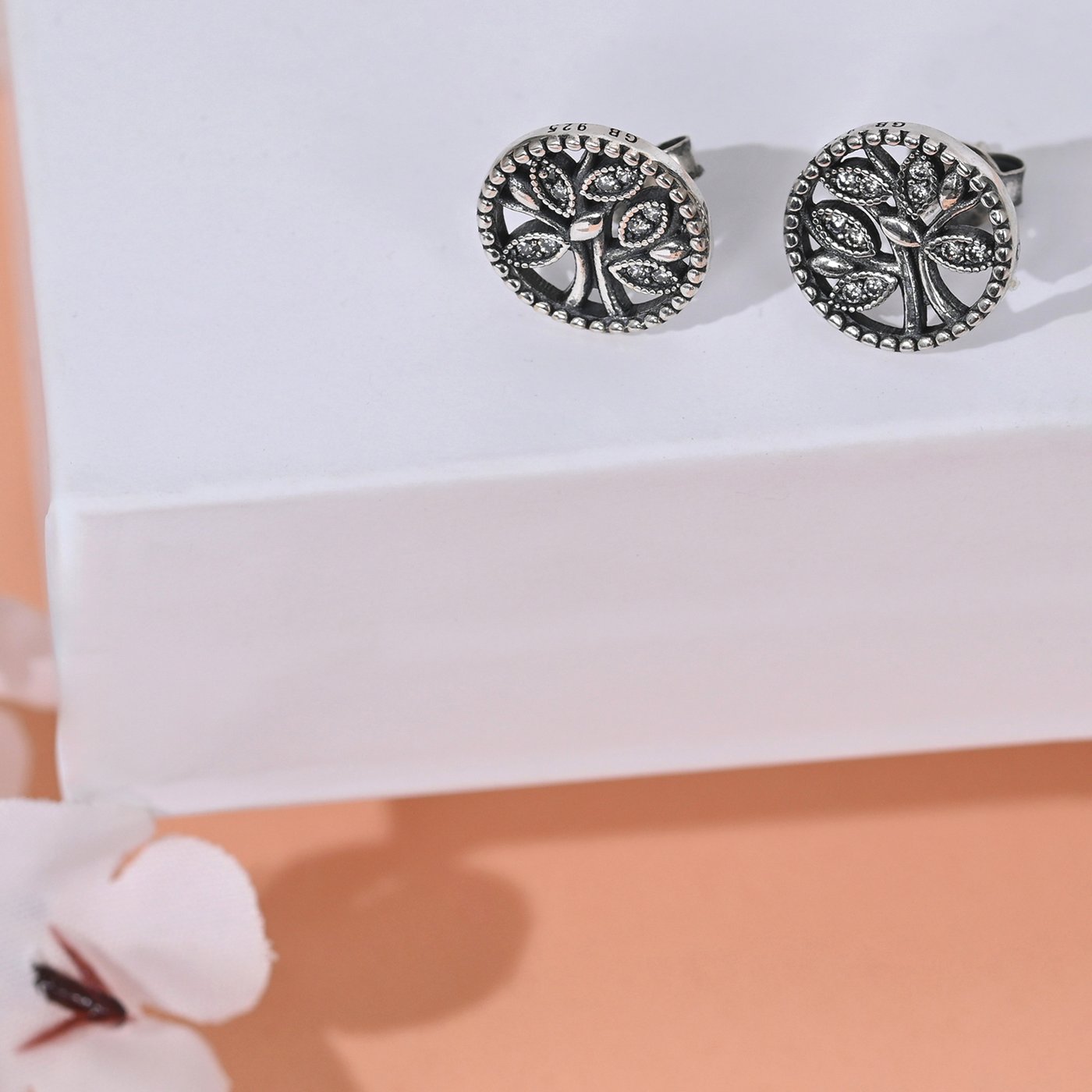 Luxury spike earrings with tree of life