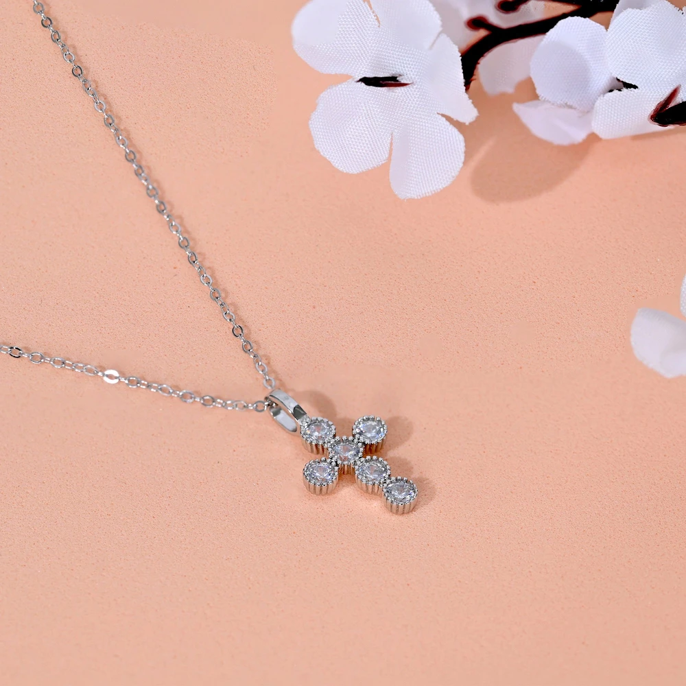 Luxury Necklace with sparkling cross