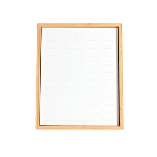 Présentoir beige pour bagues diverses