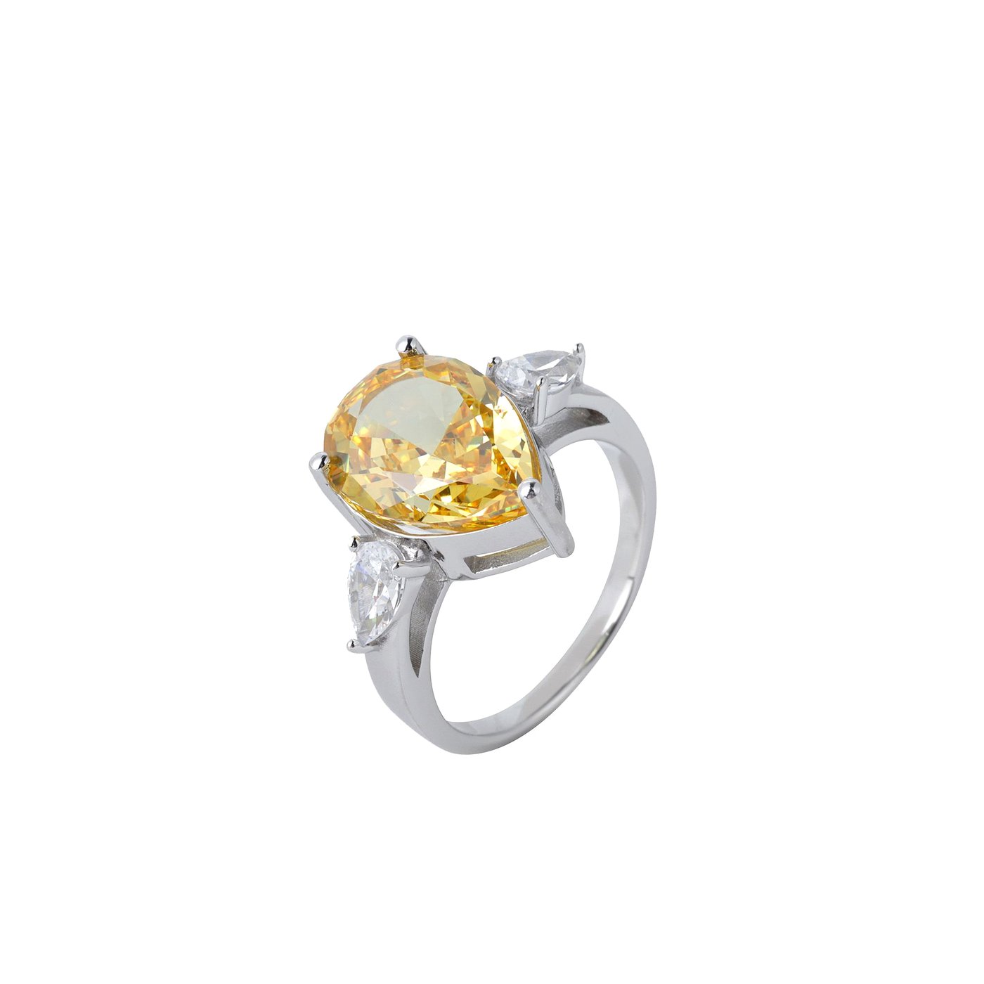 Luxury ring with oval stone