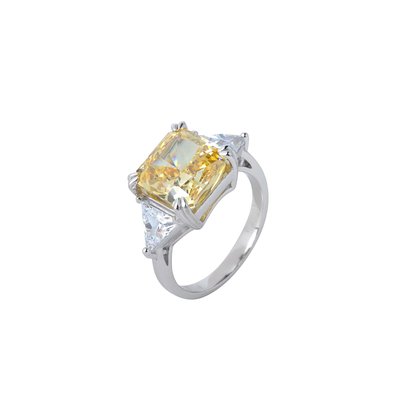 Luxury Ring with square stone