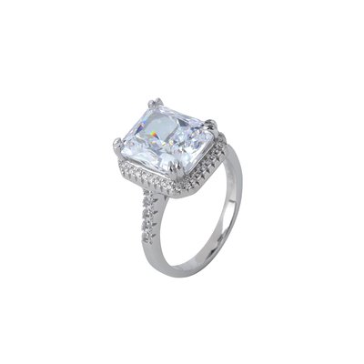 Luxury Ring with rectangular stone