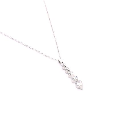 Luxury Necklace with five sparkles