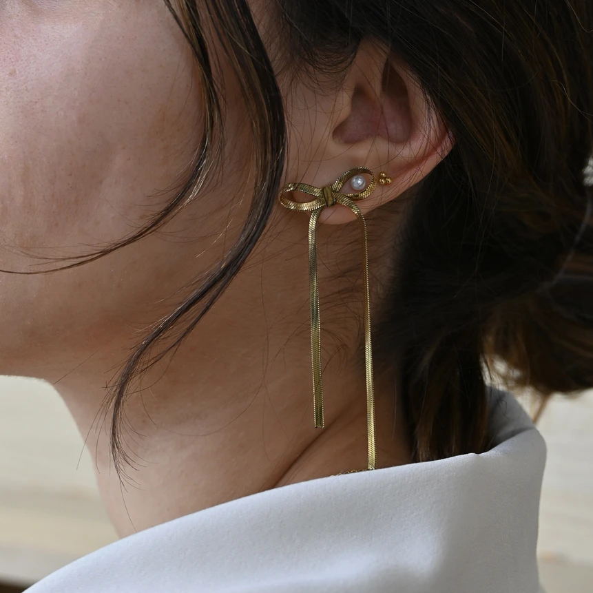 Boucles d\'oreilles en acier en forme de nœud